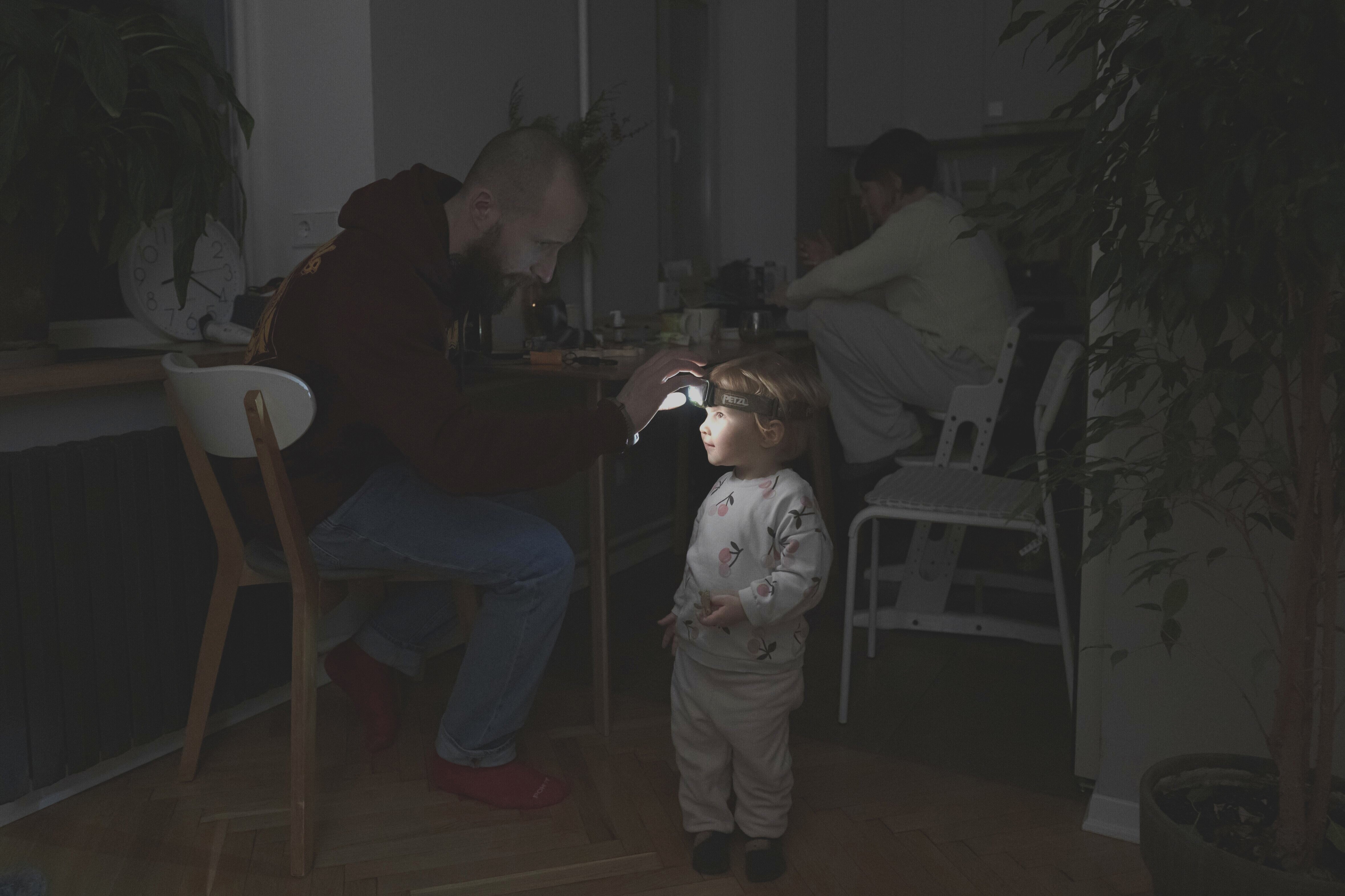 A young child in a power outage in Kyiv